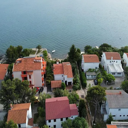 Lana - 30 M From The Sea Apartamento *
