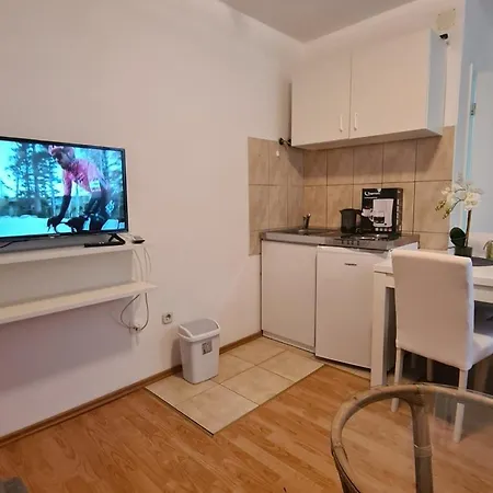Apartments Lana - 30 M From The Sea Seline