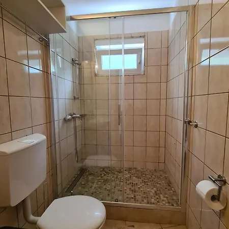 Apartments Lana - 30 M From The Sea Apartment Seline