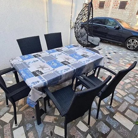 Apartment Apartments Lana - 30 M From The Sea Seline