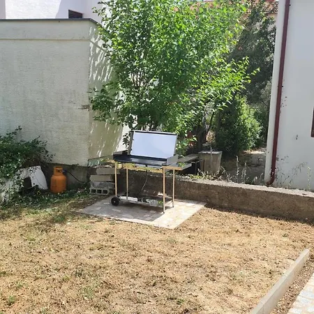 Lana - 30 M From The Sea