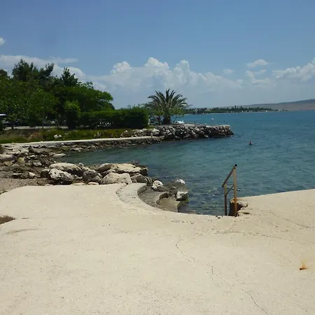 Lana - 30 M From The Sea Apartamento *