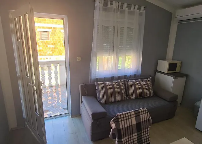Lana - 30 M From The Sea سيلين