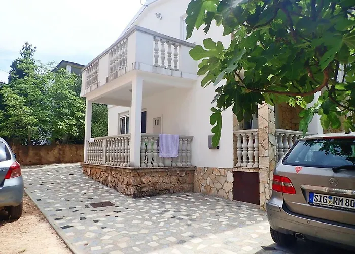 Lana - 30 M From The Sea * سيلين