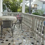 Lana - 30 M From The Sea *